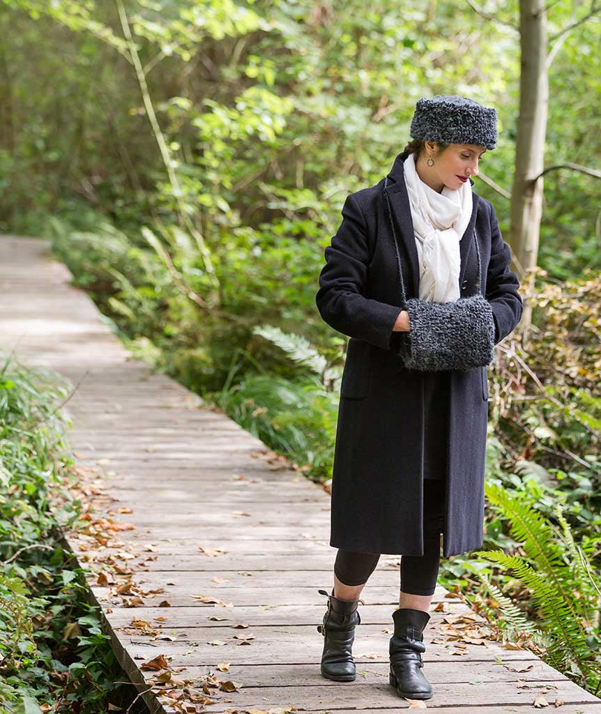 Woolly Loop Accessories Using Chunky-Weight Yarn