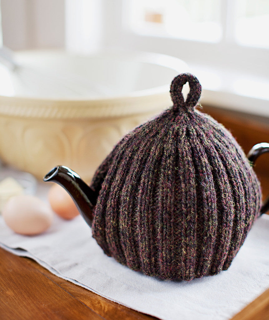 Ribbed Tea Cozy Using Jamieson's Shetland Heather