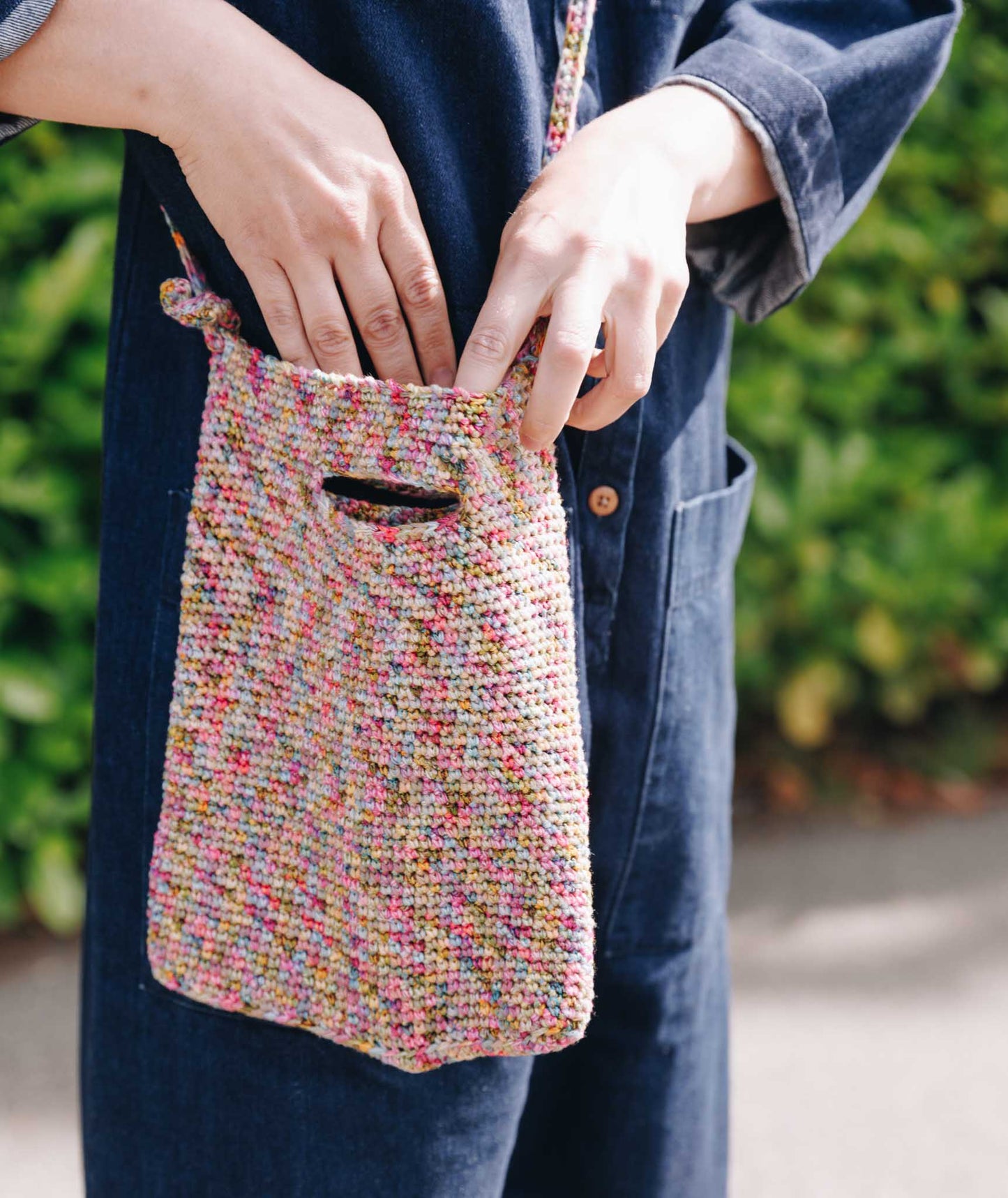 Crocheted Crossbody Clutch Using Tahki Tandem
