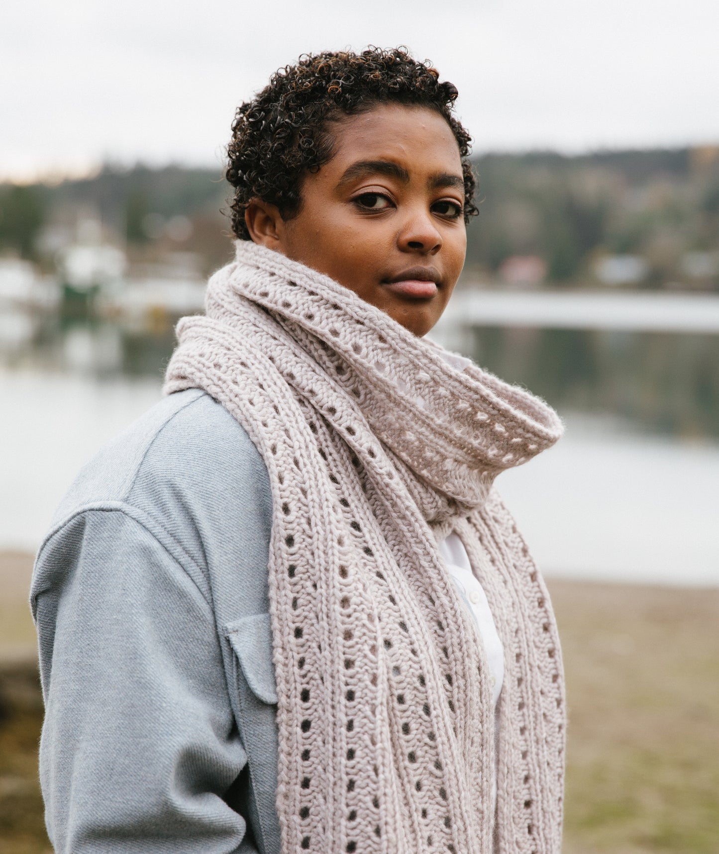 Ribbed Lace Scarf Using Woolfolk Luft