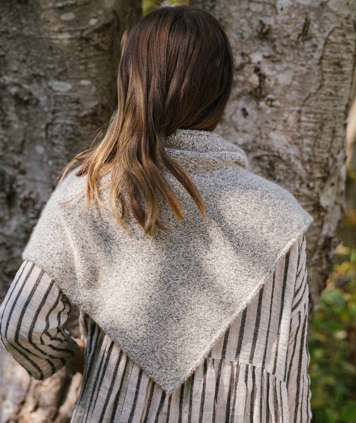 Two-Point Cowl Using String Venezia