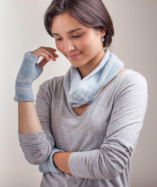 Classroom: Stockinette-Stitch Cowl & Handwarmers Using Manos Maxima