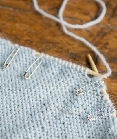 Coiless Safety Pins