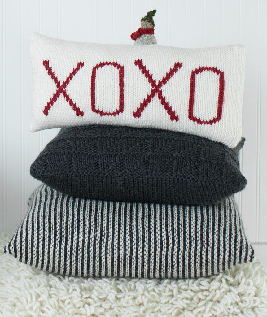 Free Pattern -- XOXO Pillow Cover