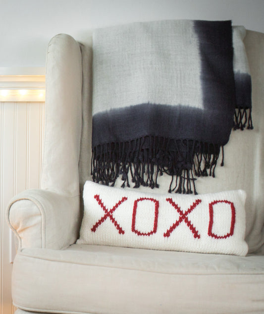 Free Pattern -- XOXO Pillow Cover